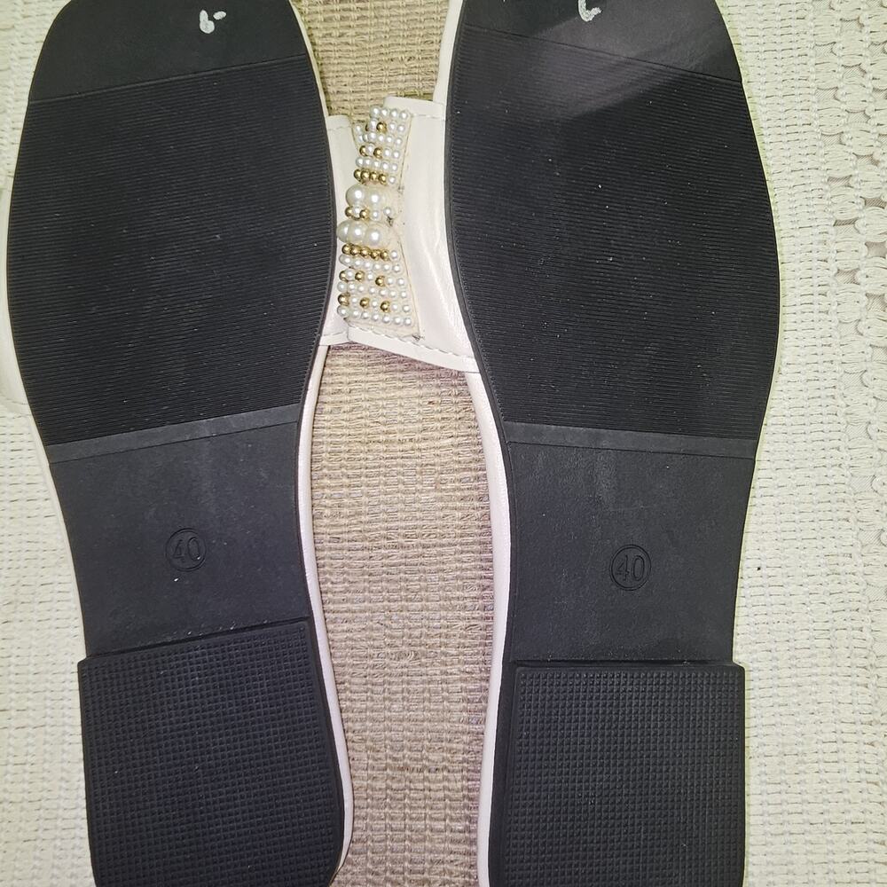 White Pearl And Gold Flat Slip On Sandals Size 9 - Picture 5 of 6